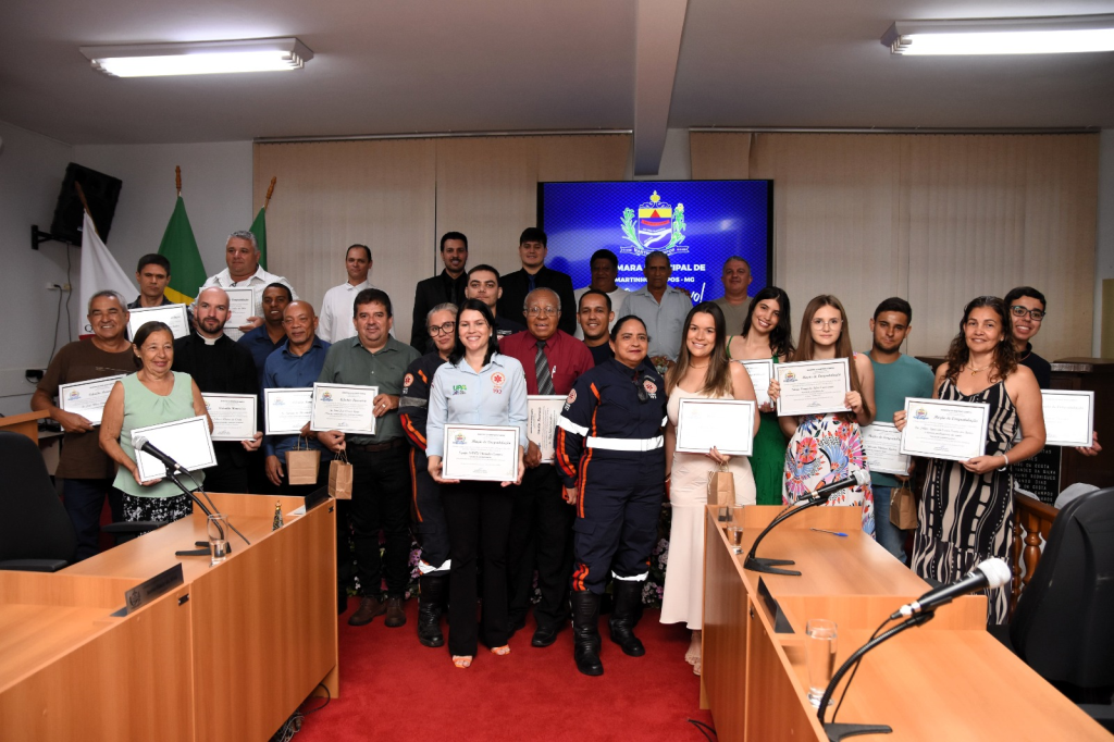 SESSÃO SOLENE PARA ENTREGA DE MOÇÕES HONROSAS E TÍTULOS DE CIDADANIA HONORÁRIA