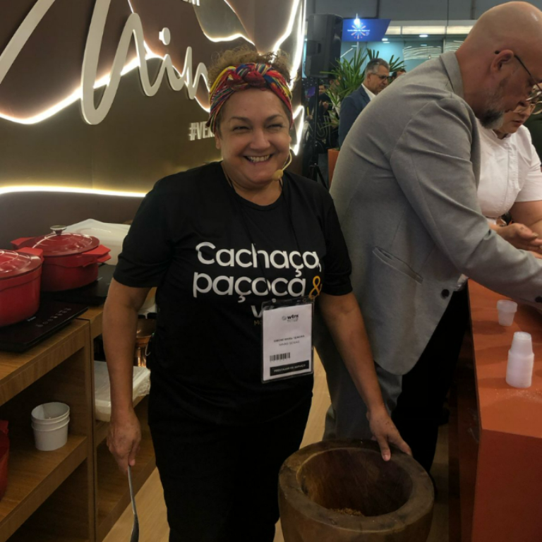 Simone leva tradição de Martinho Campos à maior feira de turismo da América Latina
