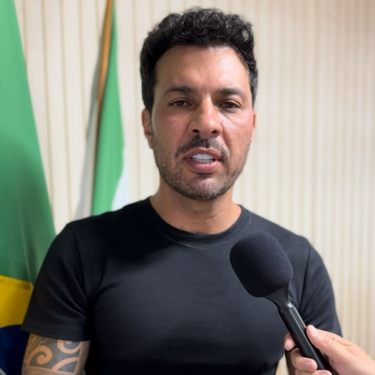 Juninho solicita serviços de tapa-buraco e capina em todos os bairros de Martinho Campos