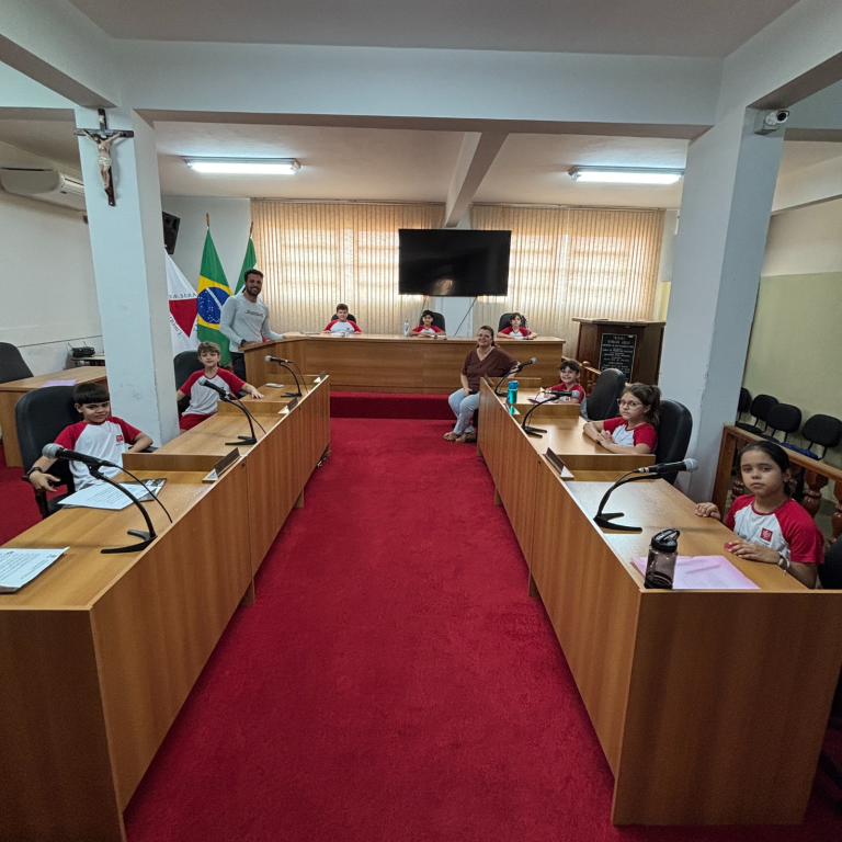 Educação cidadã: alunos do 4º ano da Colégio Odete Dias visitam a Câmara